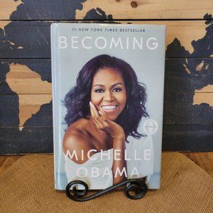 🐾🍀✨ Becoming Michelle Obama hard back book